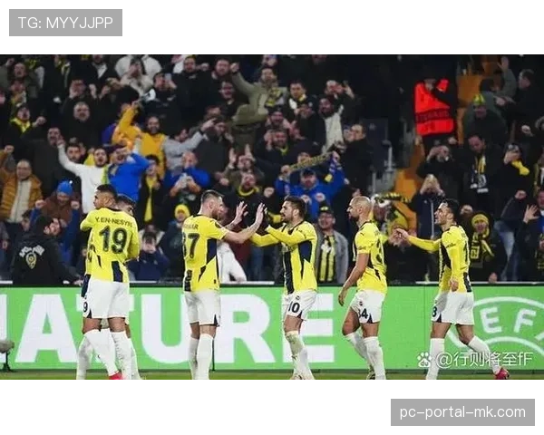 欧联杯赛后，勒沃库森抵达塞维利亚备战周末联赛